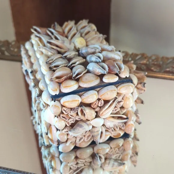Vintage Handmade Seashell Trinket Box, Keepsake Box Jewelry Box - Picture 4 of 6